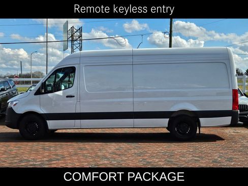 Used 2024 Mercedes-Benz Sprinter 2500 image 3