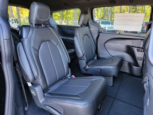 New 2026 Chrysler Pacifica Select w/ S Appearance Package image 23