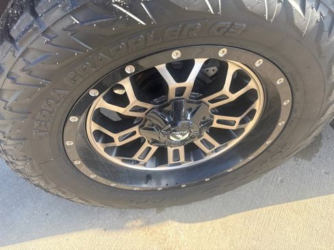 Used 2014 RAM 1500 Sport w/ Convenience Group image 9