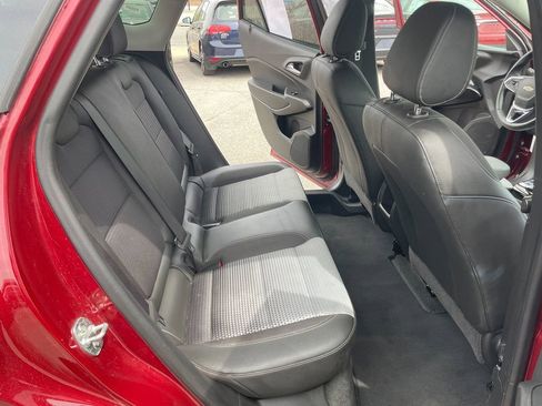 Used 2025 Chevrolet Trax LT w/ LT Convenience Package FWD image 26