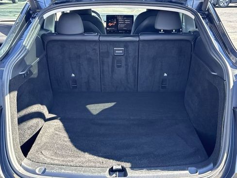 Used 2024 Tesla Model Y Standard Range image 10