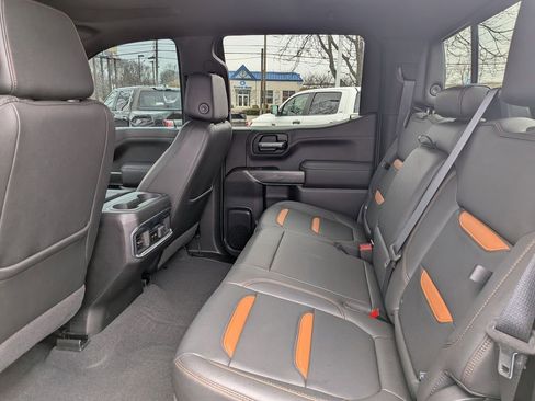 Used 2022 GMC Sierra 1500 AT4 w/ AT4 Premium Package image 10