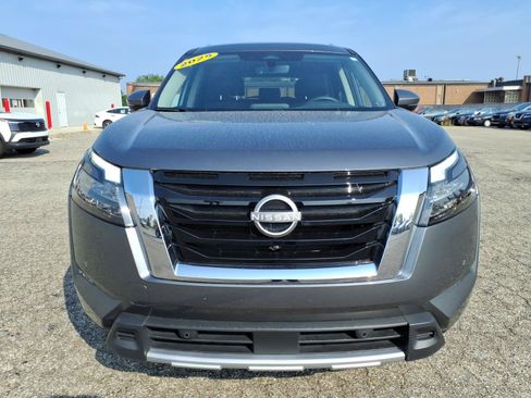 Used 2025 Nissan Pathfinder SL AWD/4WD image 2