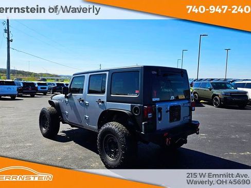 Used 2016 Jeep Wrangler Unlimited Rubicon w/ Connectivity Group AWD/4WD image 5