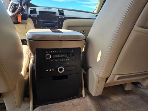 Used 2009 Cadillac Escalade ESV AWD image 15