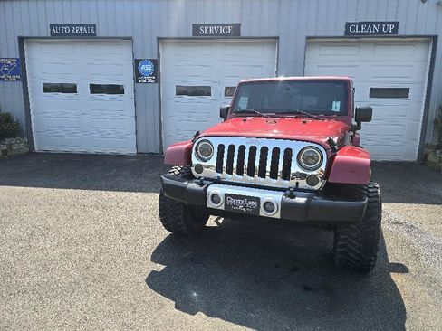 Used 2012 Jeep Wrangler Unlimited Sahara w/ Dual Top Group AWD/4WD image 2