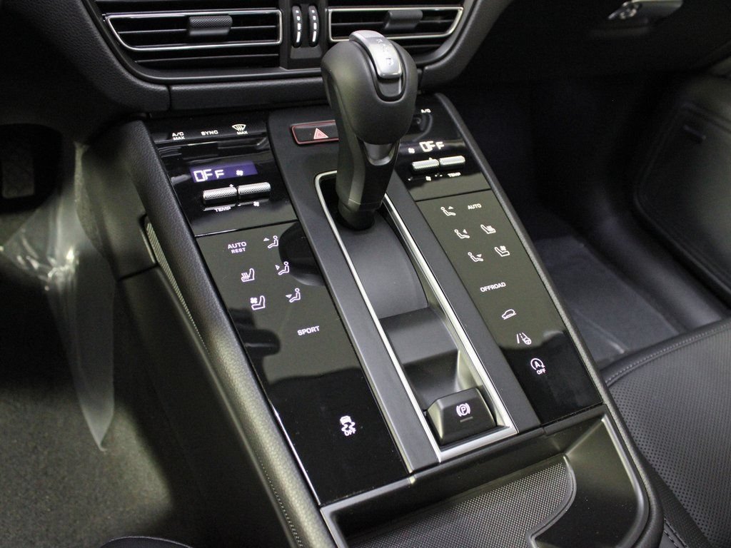 Certified 2026 Porsche Macan AWD/4WD image 29