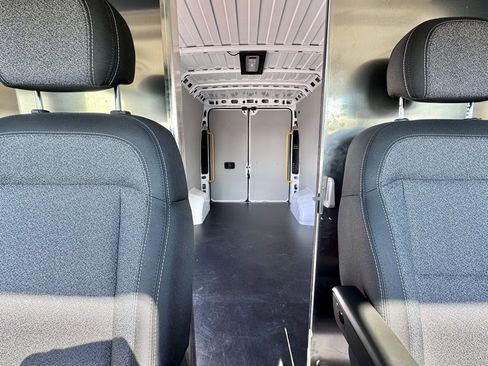 Used 2025 RAM ProMaster 2500 w/ Convenience Group image 23