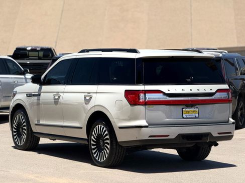 Used 2021 Lincoln Navigator Reserve image 5