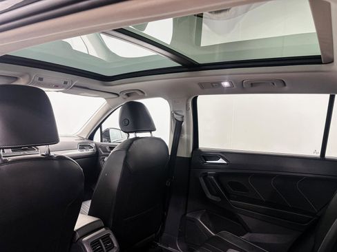 Used 2022 Volkswagen Tiguan SE image 6