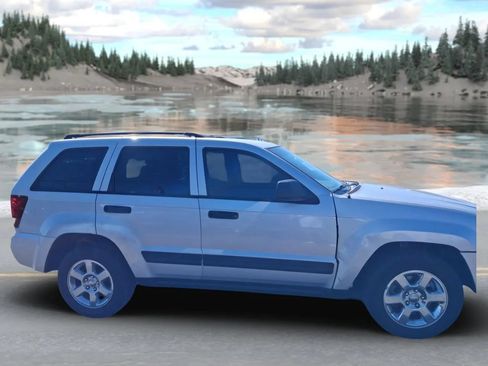 Used 2005 Jeep Grand Cherokee Laredo AWD/4WD image 2
