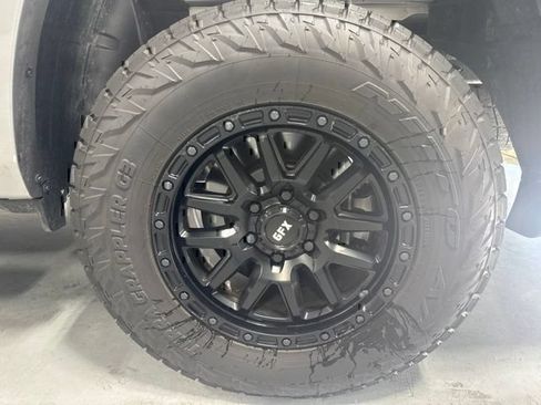 Used 2025 RAM 1500 Big Horn AWD/4WD image 9