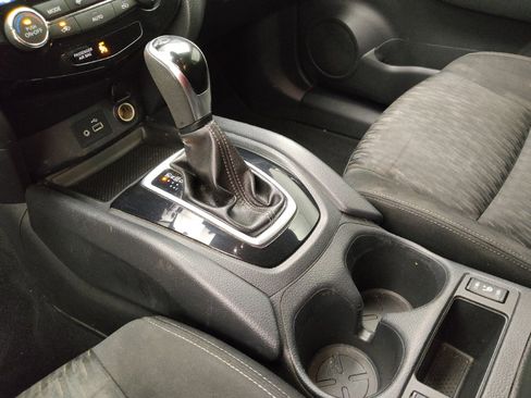 Used 2019 Nissan Rogue SV image 26