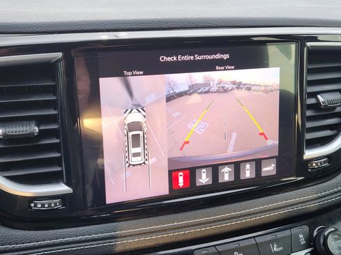 Used 2022 Chrysler Pacifica Limited image 10