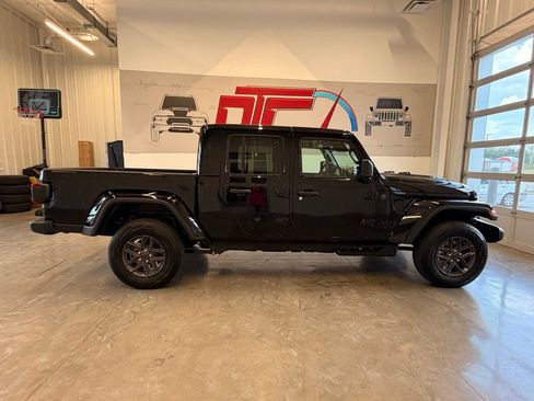 New 2026 Jeep Gladiator Sport AWD/4WD image 2