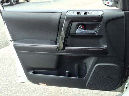 Used 2016 Toyota 4Runner 4WD image 8