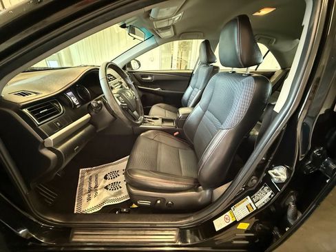 Used 2015 Toyota Camry SE FWD image 21