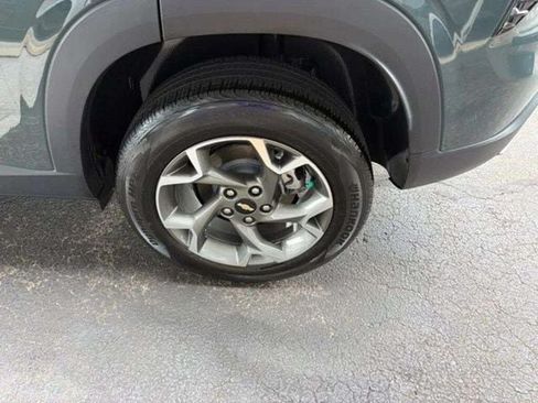 Used 2025 Chevrolet Trax LT FWD image 16