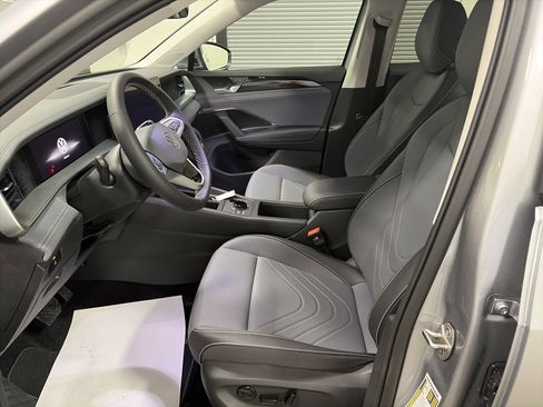 New 2026 Volkswagen Tiguan SE image 13