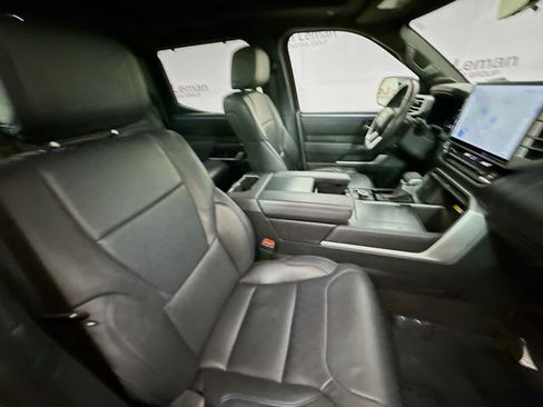 Used 2024 Toyota Tundra Platinum AWD/4WD image 32