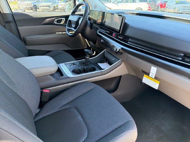 New 2027 Kia Carnival LX FWD image 21