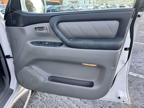 Used 2005 Toyota Land Cruiser image 28