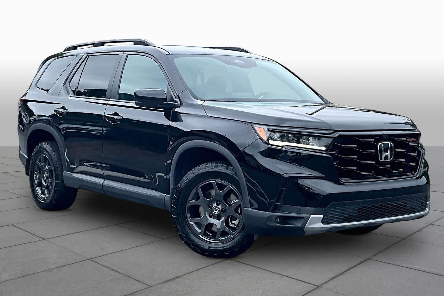 Used 2024 Honda Pilot TrailSport image 3
