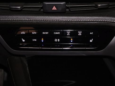 Used 2021 Buick Envision Essence FWD image 29