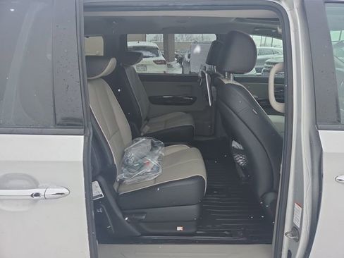 Used 2021 Kia Sedona SX image 19