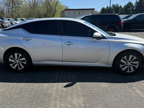 Used 2020 Nissan Altima 2.5 S FWD image 9