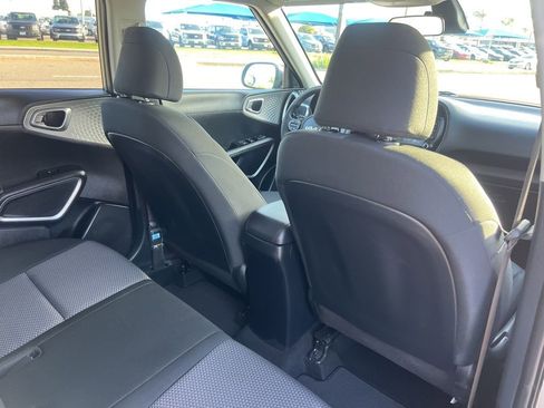 Used 2025 Kia Soul LX w/ LX Technology Package FWD image 35