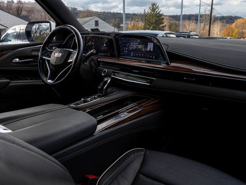 Used 2024 Cadillac Escalade Premium Luxury image 32