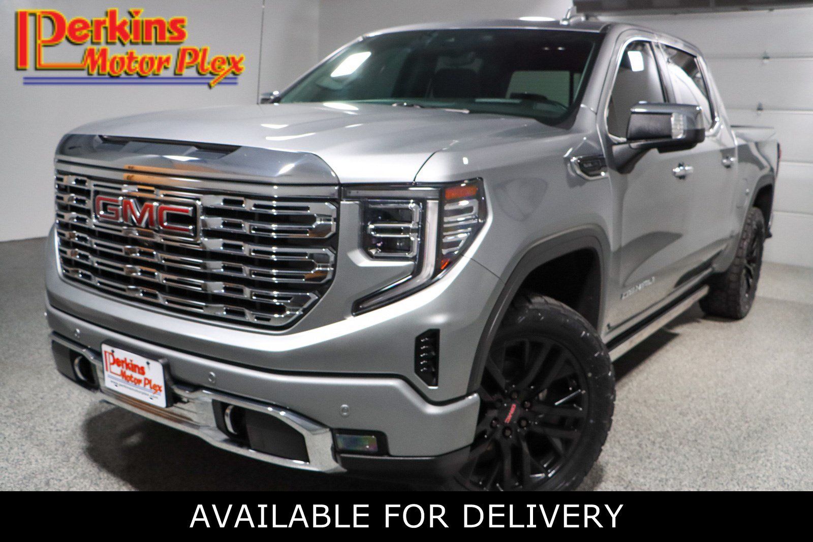 Used 2023 GMC Sierra 1500 Denali w/ Technology Package AWD/4WD image 1