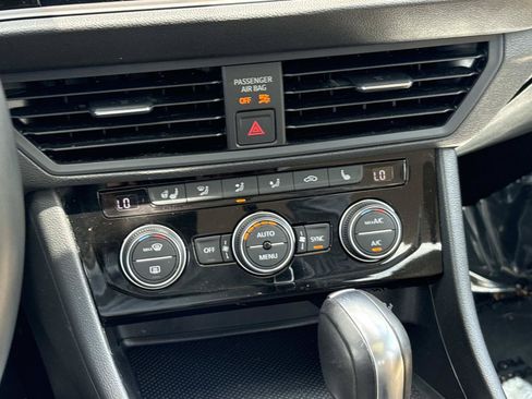 Used 2019 Volkswagen Jetta SEL FWD image 24