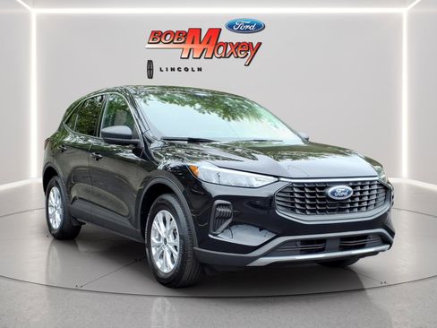 Used 2023 Ford Escape Active AWD/4WD image 3