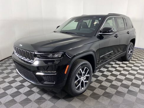 New 2025 Jeep Grand Cherokee Limited image 11