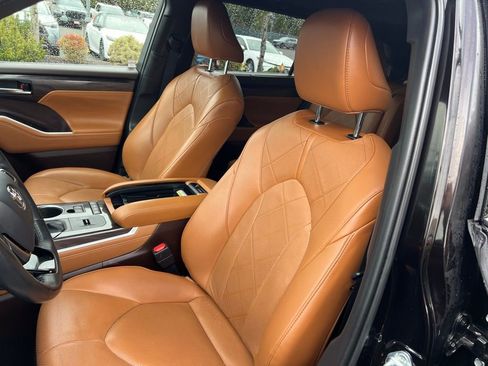 Used 2021 Toyota Highlander Platinum image 14