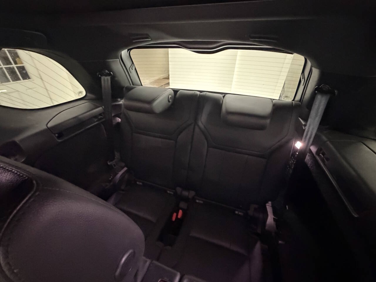 Used 2017 Land Rover Discovery HSE AWD/4WD image 23