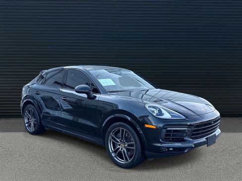 Used 2023 Porsche Cayenne Coupe image 3