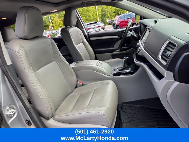 Used 2017 Toyota Highlander XLE AWD/4WD image 21
