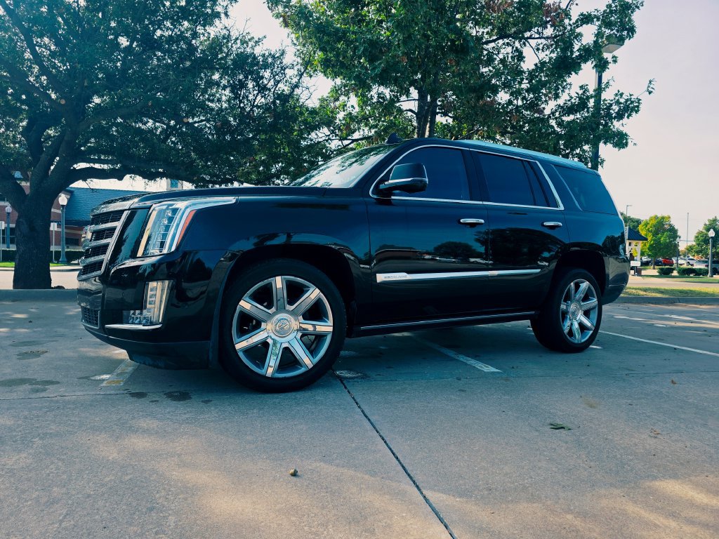 Used 2020 Cadillac Escalade Premium Luxury RWD image 4