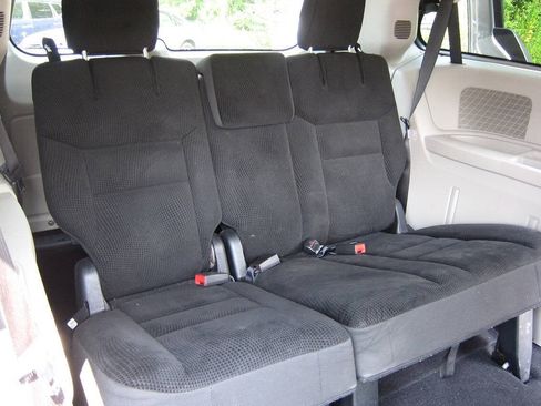 Used 2019 Dodge Grand Caravan SE FWD image 14