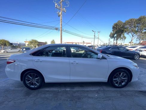 Used 2017 Toyota Camry SE FWD image 4