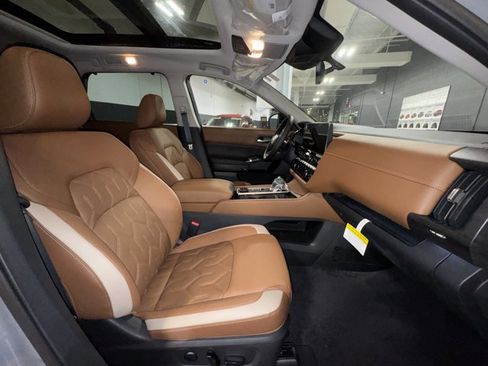 New 2026 Nissan Pathfinder Platinum AWD/4WD image 9
