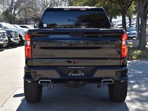 Used 2021 Chevrolet Silverado 1500 Custom Trail Boss w/ LPO, Dark Essentials Package image 9