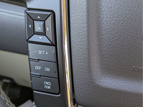 Used 2017 Lincoln Navigator Reserve image 16