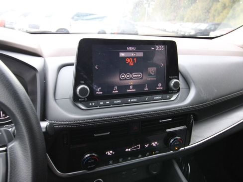 Used 2021 Nissan Rogue SV image 13