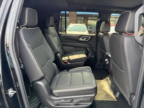 Certified 2023 GMC Yukon XL SLT w/ SLT Premium Package AWD/4WD image 19