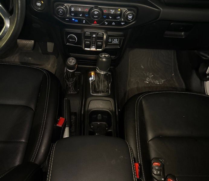 Used 2023 Jeep Wrangler Unlimited Sahara w/ Cold Weather Group AWD/4WD image 12