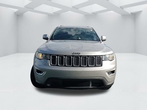 Used 2021 Jeep Grand Cherokee Laredo X image 2